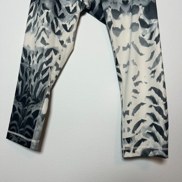 Lululemon Wunder Under Cropped Leggings - Snowy Owl / Angel Wing Print - Picture 5 of 9